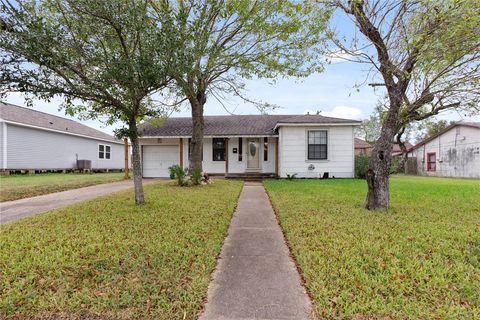 A home in Refugio