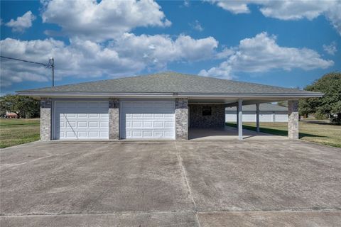 A home in Refugio