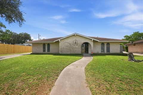 Photo of 4213 Biltmore Drive, Corpus Christi, TX 78413 (MLS # 478089)
