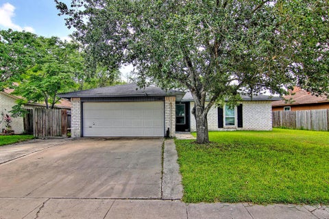 Photo of 11401 Woodway Creek Drive, Corpus Christi, TX 78410 (MLS # 482235)
