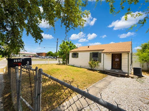 Photo of 1602 14th Street, Corpus Christi, TX 78404 (MLS # 478722)