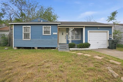 Photo of 3633 Chestnut Street, Corpus Christi, TX 78411 (MLS # 474491)