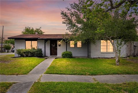 Photo of 1102 Bradshaw Drive, Corpus Christi, TX 78412 (MLS # 474274)