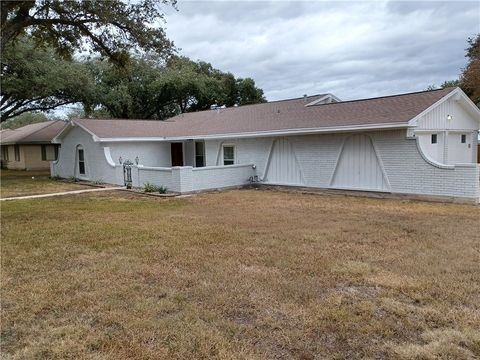 A home in Orange Grove