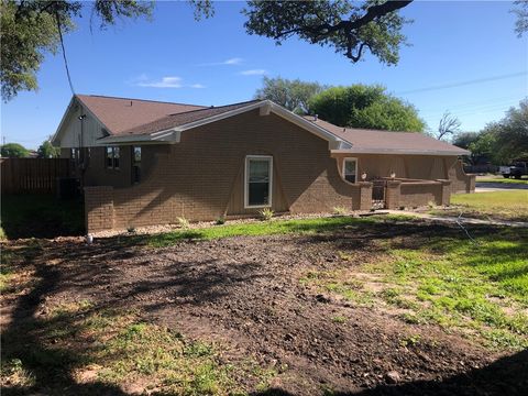 A home in Orange Grove