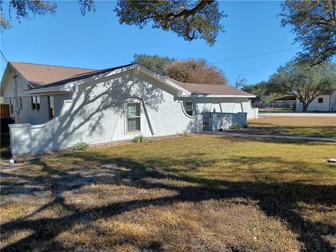 A home in Orange Grove