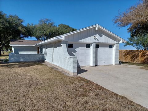 A home in Orange Grove