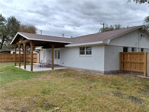 A home in Orange Grove