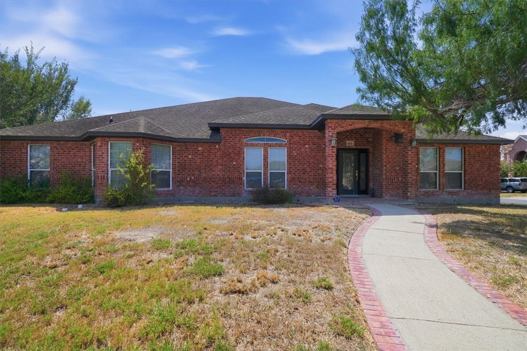 4201 Lake Apache Drive
