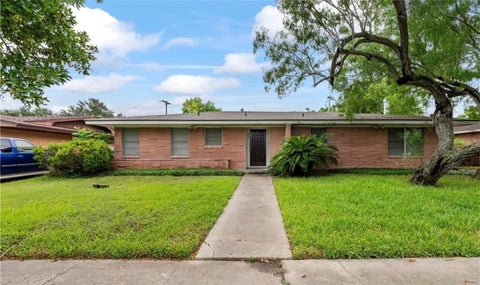 Photo of 921 Barracuda Place, Corpus Christi, TX 78411 (MLS # 481981)