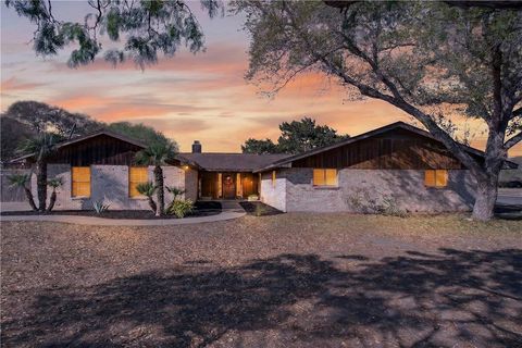 Photo of 4701 Calallen Drive, Corpus Christi, TX 78410 (MLS # 474103)