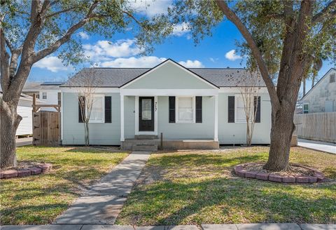 Photo of 717 Indiana Avenue, Corpus Christi, TX 78404 (MLS # 472374)