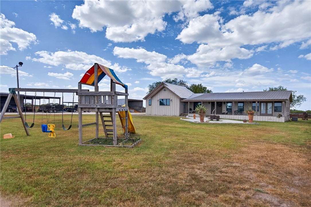 1389 W FM 2044