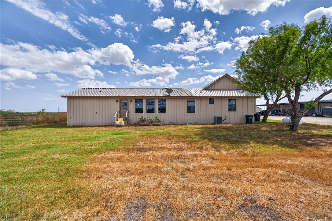 1389 W FM 2044