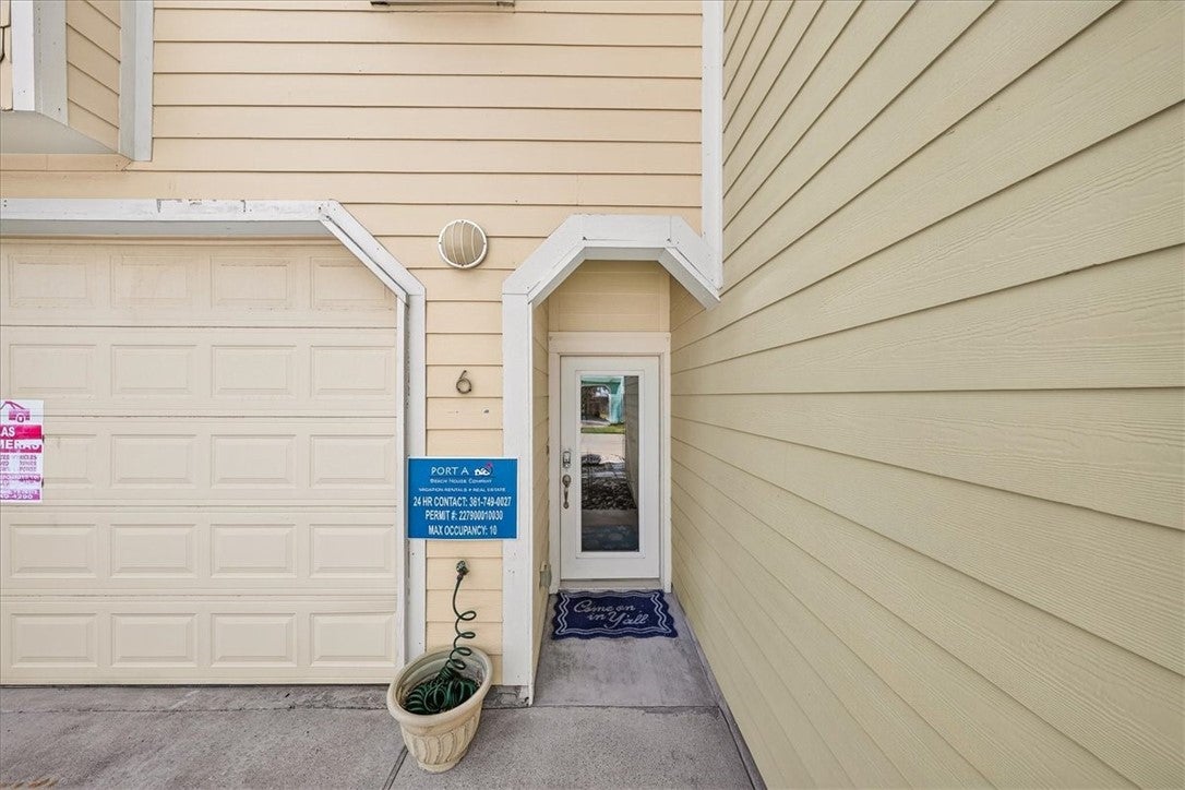 247 W Roberts Avenue 6