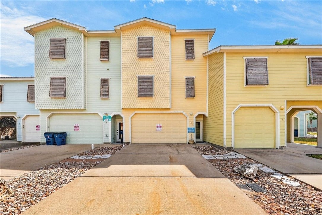 247 W Roberts Avenue 6