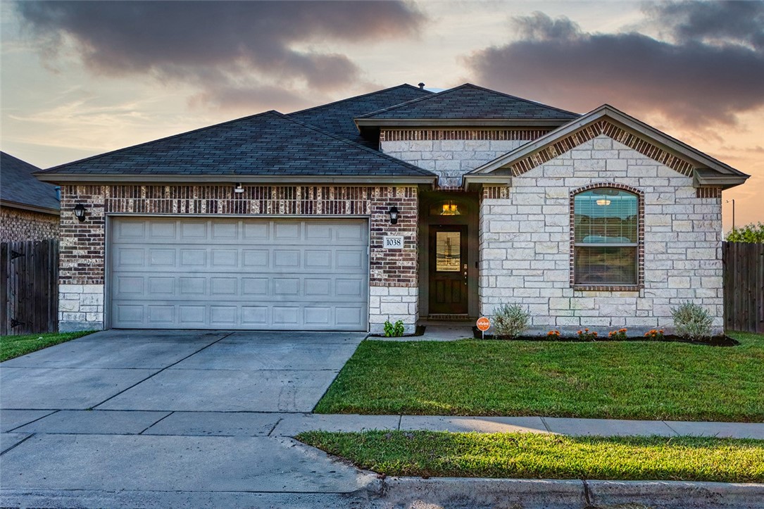 Portland, Texas 78374, United States, 4 Bedrooms Bedrooms, ,2 BathroomsBathrooms,Residential,Pending,39362