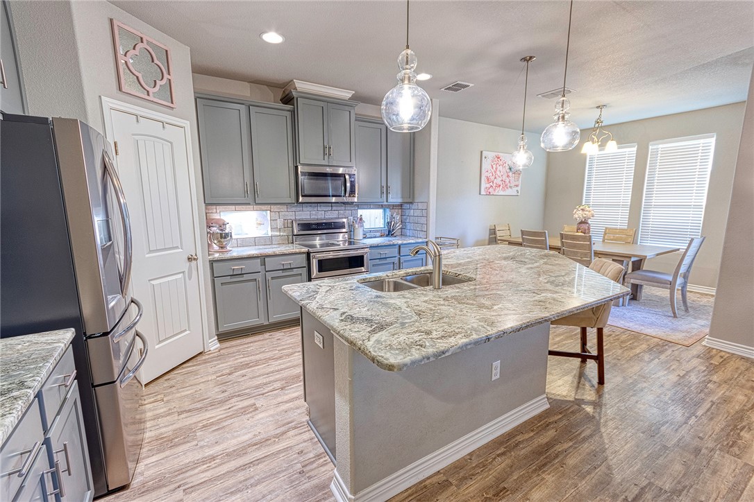 Portland, Texas 78374, United States, 4 Bedrooms Bedrooms, ,2 BathroomsBathrooms,Residential,Pending,39362