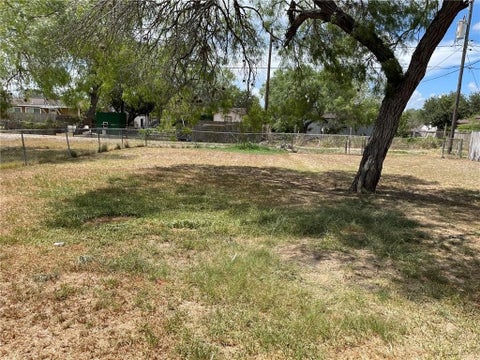 Tiny photo for 725 E Hoffman Avenue, Kingsville, TX 78363 (MLS # 481807)