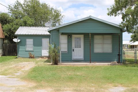 A home in Orange Grove