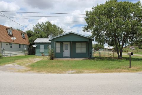 A home in Orange Grove