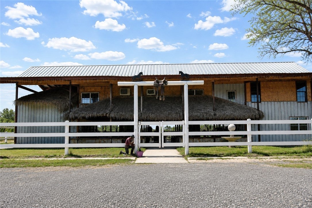 2325 E Highway 285