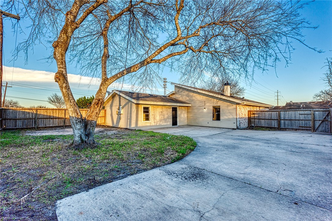 Corpus Christi, Texas 78410, United States, 4 Bedrooms Bedrooms, ,2 BathroomsBathrooms,Residential,Pending,13132