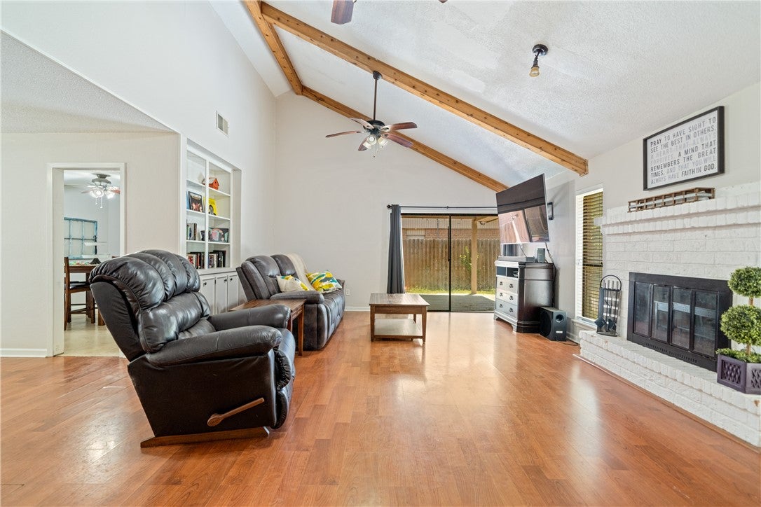 1809 Live Oak Drive