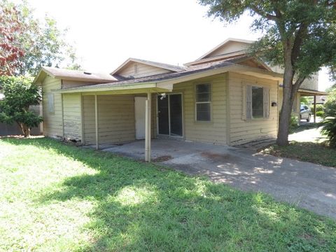 A home in Robstown