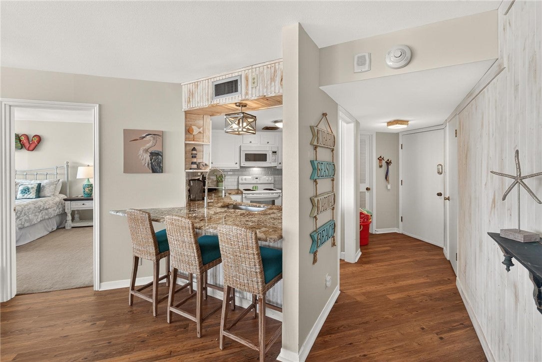 15002 WINDWARD Drive 407