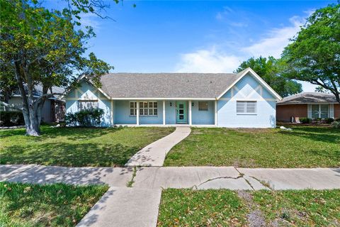 Photo of 5426 Chevy Chase Drive, Corpus Christi, TX 78412 (MLS # 474420)