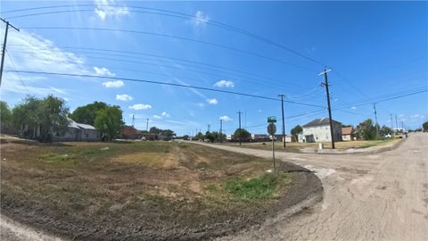 Photo of 300 E Fulton Street, Sinton, TX 78387 (MLS # 482231)