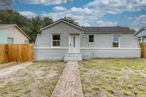 Photo of 1138 Golla Drive, Corpus Christi, TX 78407 (MLS # 476309)