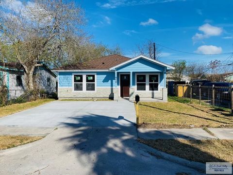 Photo of 910 Dolores Street, Corpus Christi, TX 78405 (MLS # 477954)