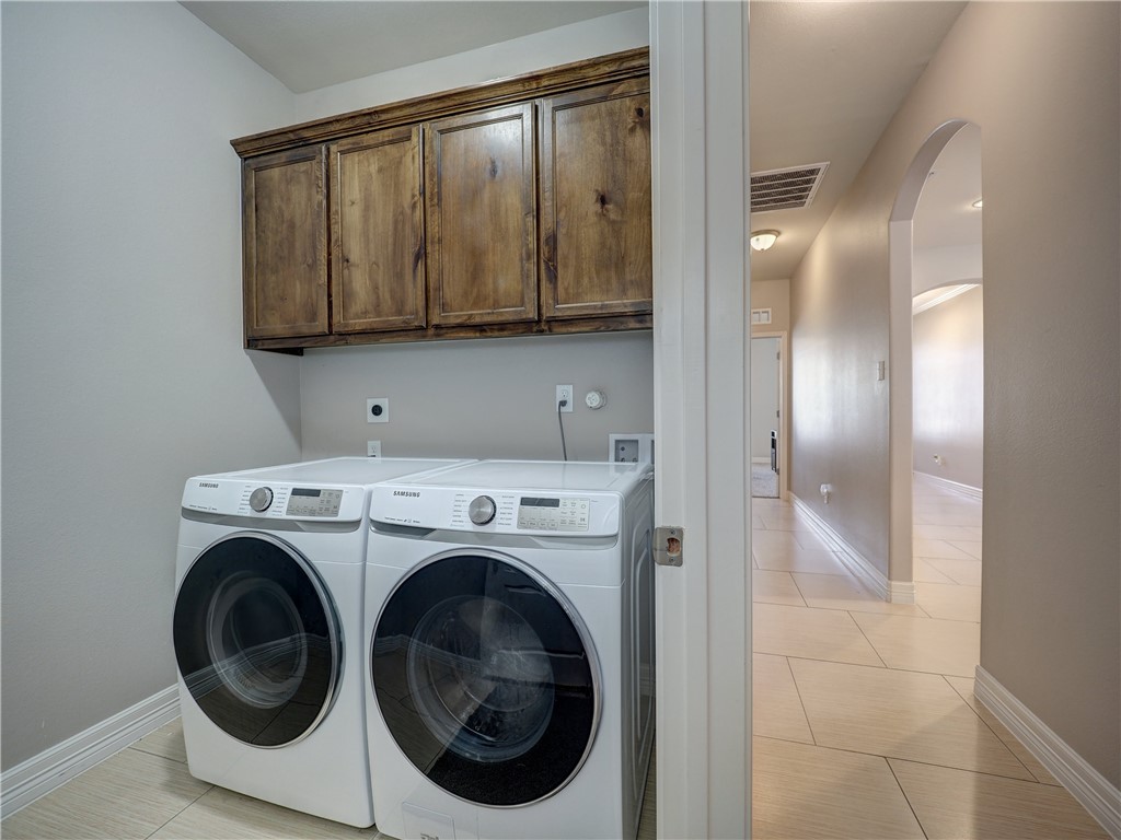 Corpus Christi, Texas 78414, United States, 3 Bedrooms Bedrooms, ,2 BathroomsBathrooms,Residential,Pending,211017