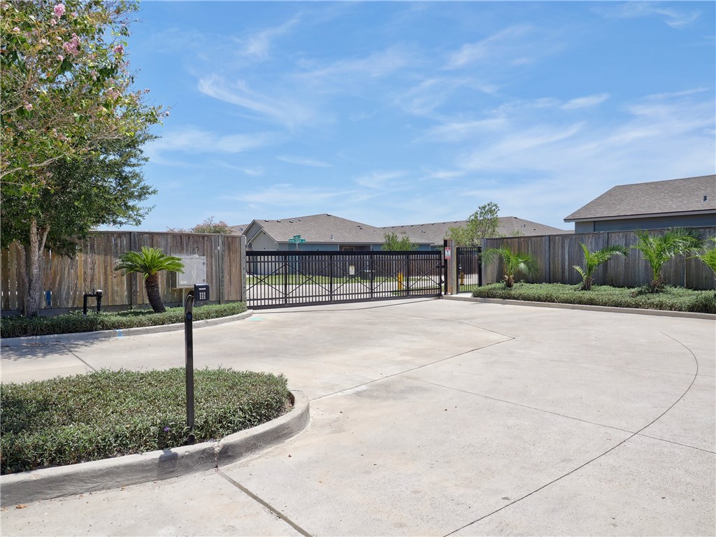 Corpus Christi, Texas 78414, United States, 3 Bedrooms Bedrooms, ,2 BathroomsBathrooms,Residential,Pending,211017