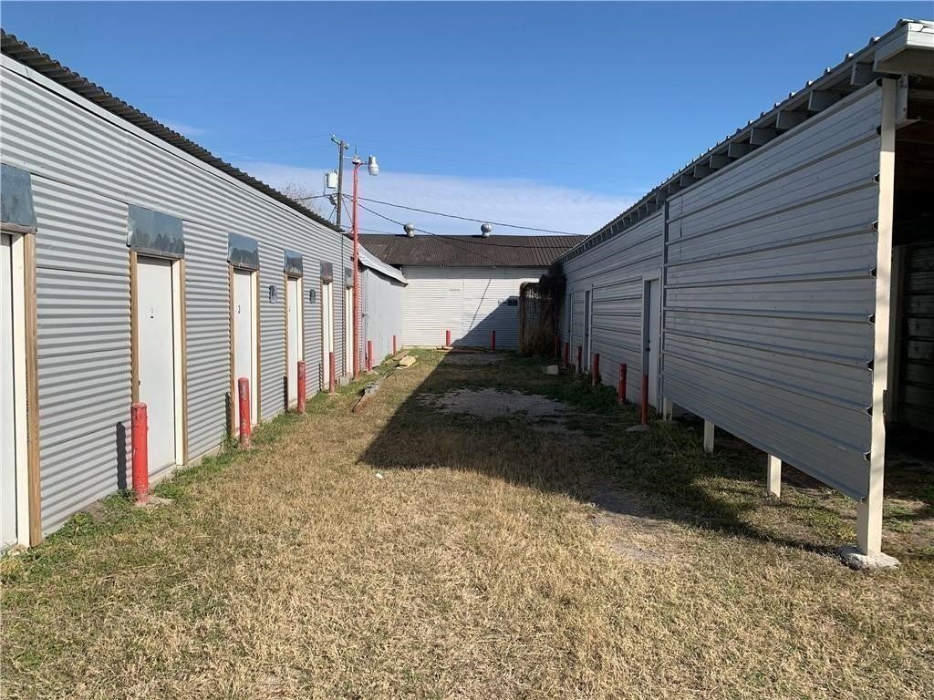 218 E Hoffman Ave