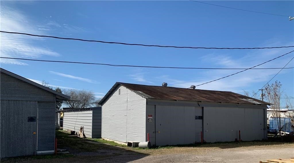 218 E Hoffman Ave