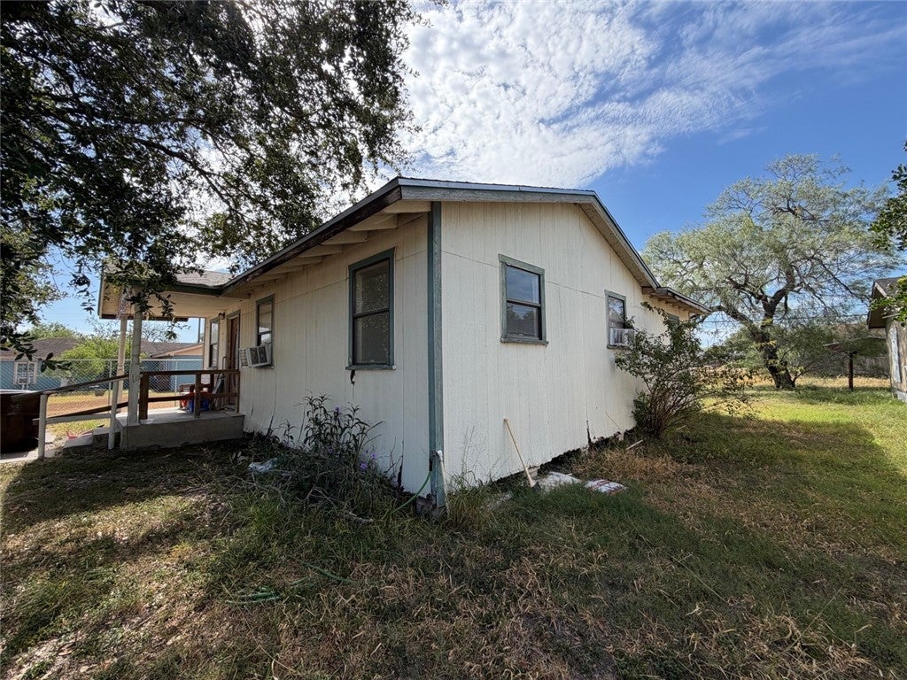 1121 E Avenue A Avenue