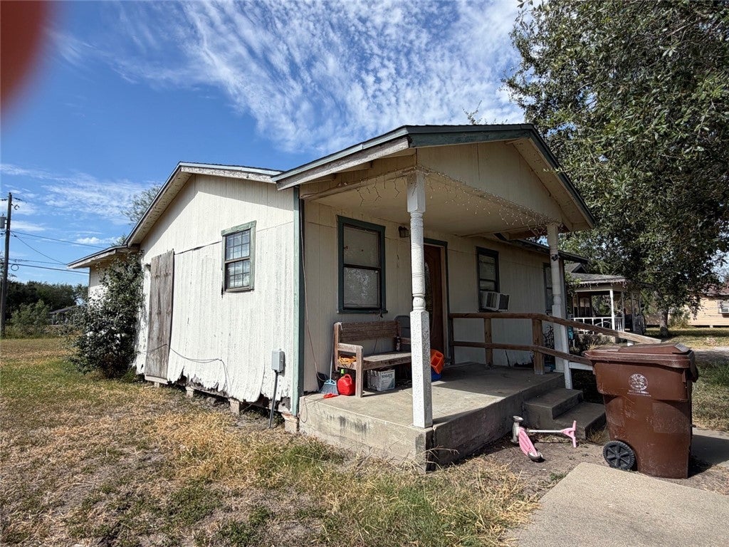 1121 E Avenue A Avenue