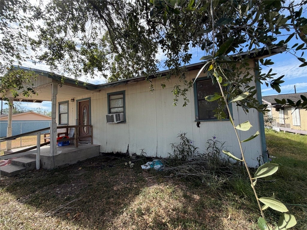 1121 E Avenue A Avenue