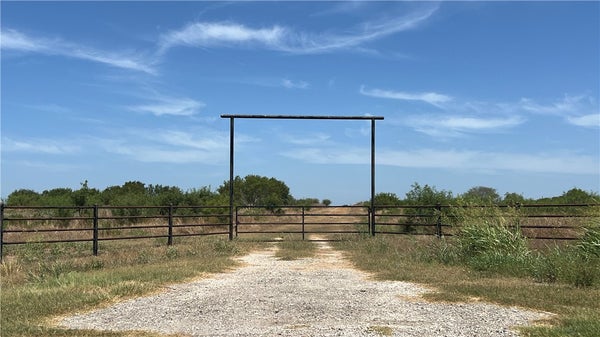 ADDRESS PRIVATE, PLEASANTON, TX 78064 - Image c6041ebd7958c8c8ec0e86959bcbf688/31072129