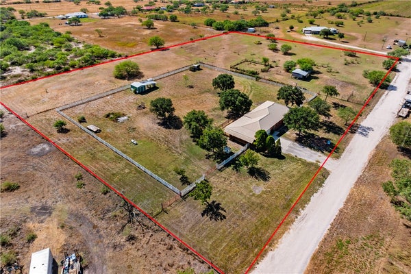 152 CLEARWATER XING, ORANGE GROVE, TX 78372 - Image c94cc558e28aec310ca3bf0ed8404dd2/2225823295