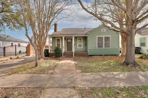 Photo of 441 Indiana Avenue, Corpus Christi, TX 78404 (MLS # 472150)