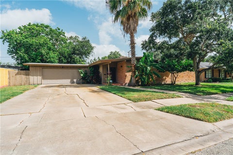 Photo of 606 Dolphin Place, Corpus Christi, TX 78411 (MLS # 479805)