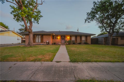Photo of 206 Driftwood Drive, Portland, TX 78374 (MLS # 482247)