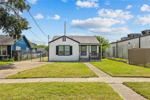 Photo of 1222 18th Street, Corpus Christi, TX 78405 (MLS # 478658)