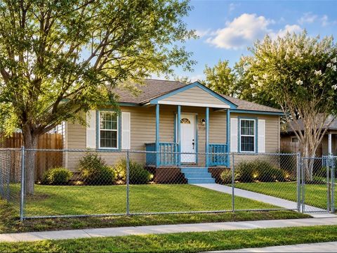 Photo of 4305 Willow Street, Corpus Christi, TX 78411 (MLS # 479644)