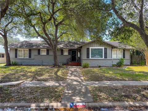 Photo of 447 Santa Monica Place, Corpus Christi, TX 78411 (MLS # 472310)