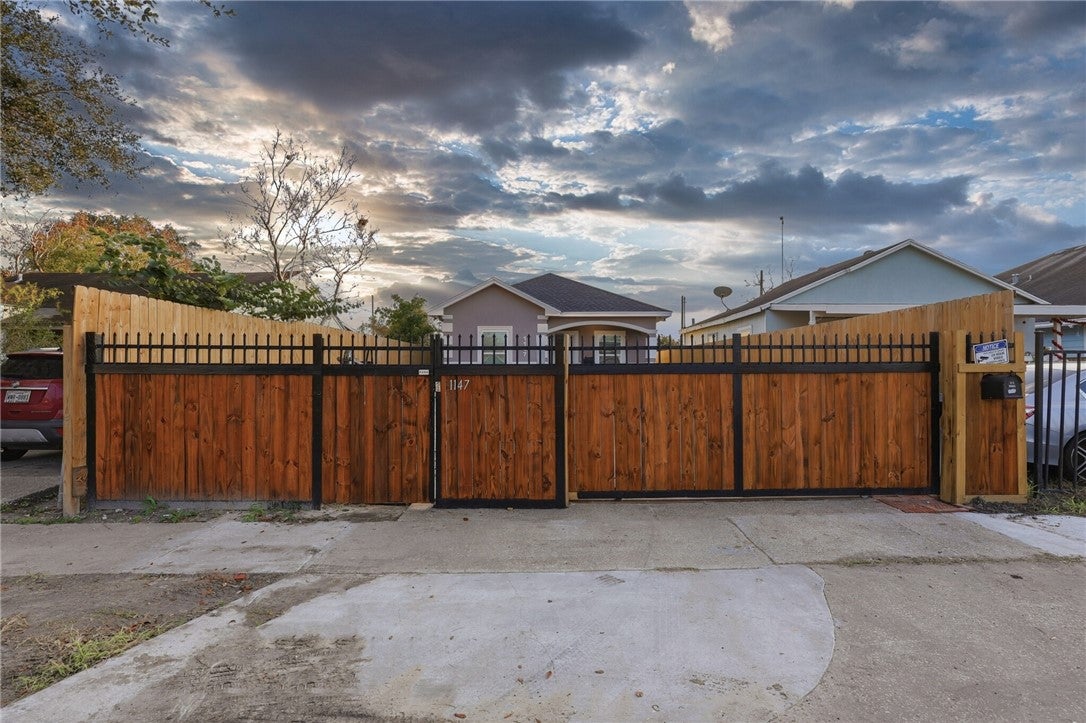 1147 Lolita Street